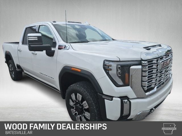 2024 GMC Sierra 2500HD 4WD Crew Cab Standard Bed Denali in White Frost Tricoat — front three-quarter view
