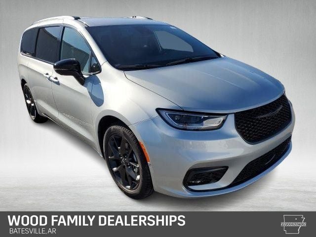2026 Chrysler Pacifica PACIFICA SELECT in Silver Mist Clear-Coat Exterior Paint — front three-quarter view